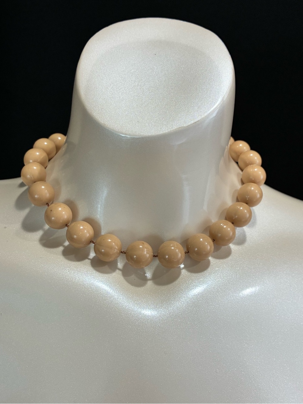 Retro Neutral Beige Round Acrylic Beaded Choker Necklace for Women